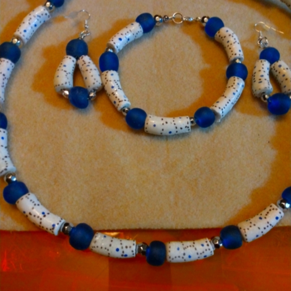 22"  Blue and white African 3 piece set